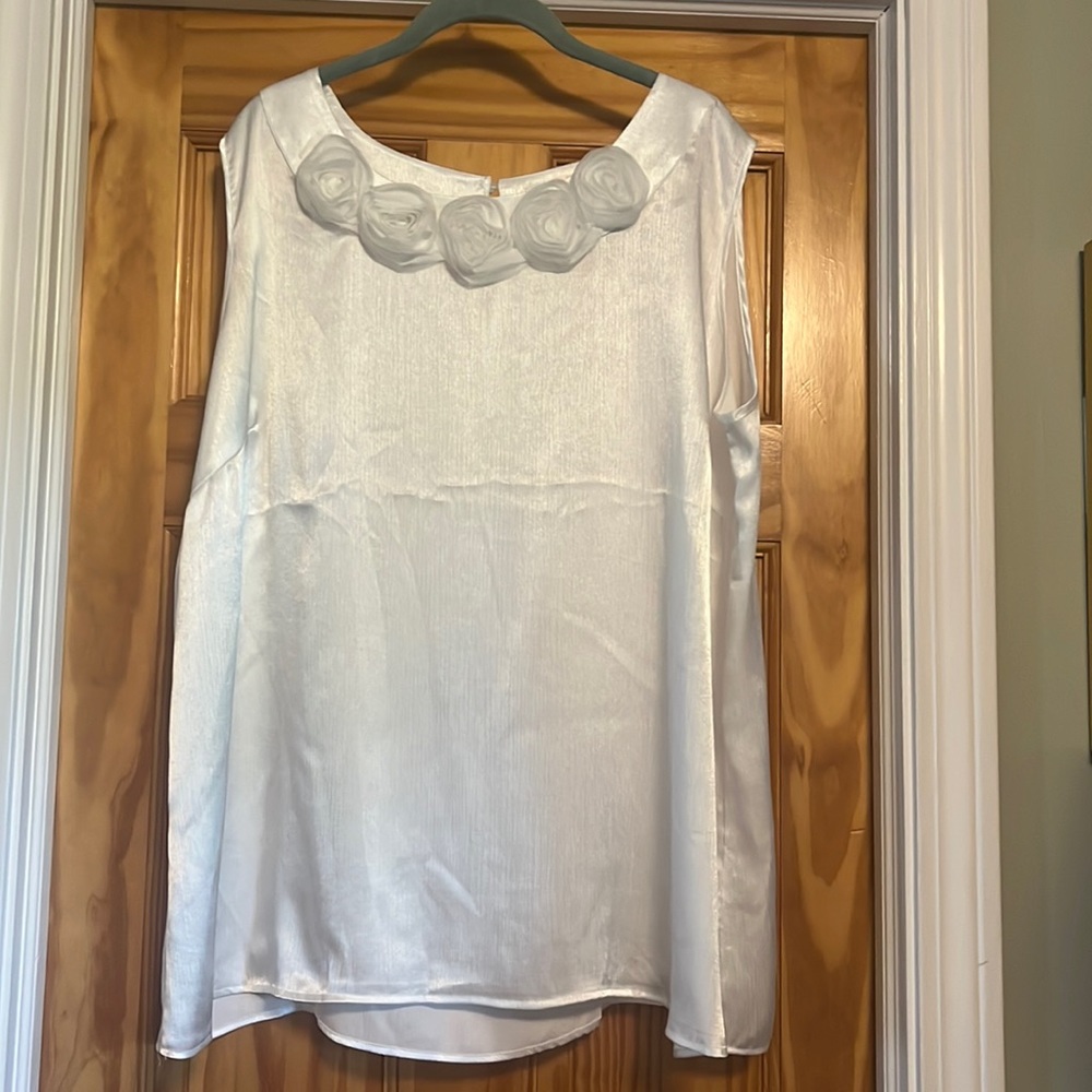 Ivy Chic Sleeveless Shirt